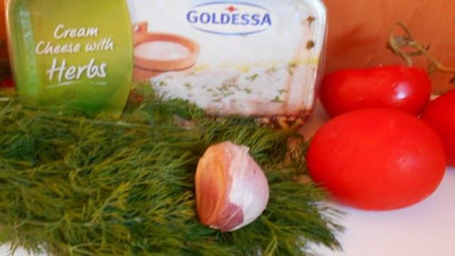 Помидоры фаршированные сыром с чесноком