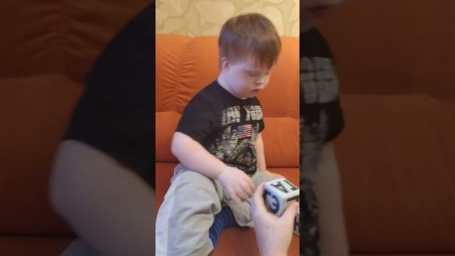 достала кубики Зайцева со шкафа