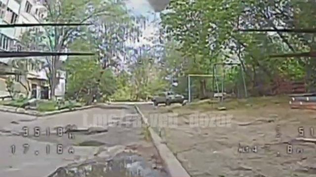 Расчет FPV 27 бригады сжег пикап ВСУ, припарковавшийся прямо на газоне!