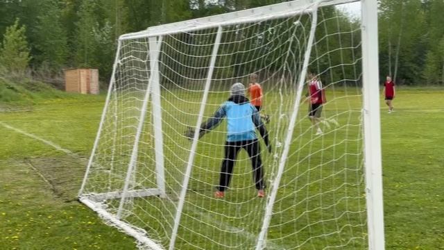 Спортсмену – форму, стадиону – флагшток!