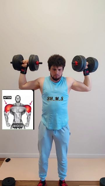 тренировка плечи с помощью гантелей.