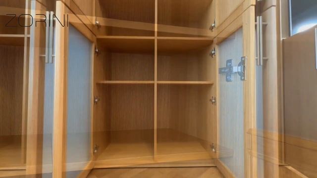 Стенка в современном стиле из натуральных пород древе