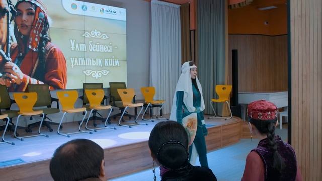 Показ национальной одежды от молодых дизайнеров прош?