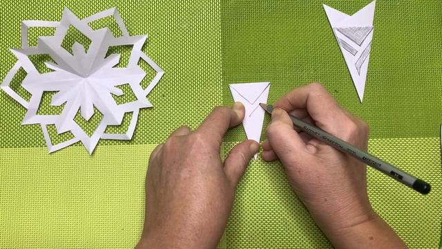 Как ВЫРЕЗАТЬ СНЕЖИНКУ ❄️Легко и просто #снежинка #3d #к