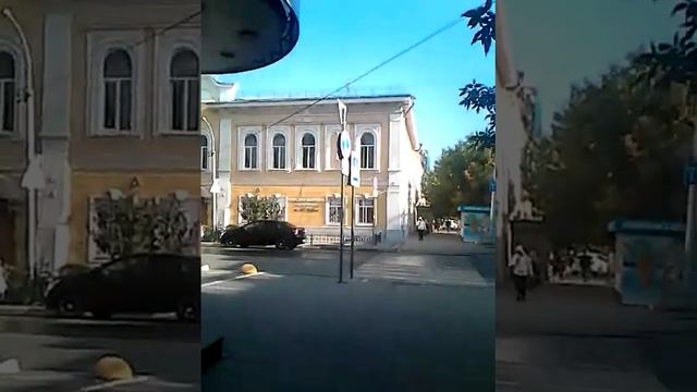 Витрины магазинов прикрыли, как пачки сигарет..