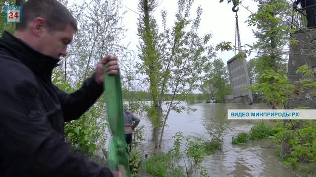 Велодорожку "смыло" в абаканской зоне отдыха: большая вода нашла выход через старый шлюз