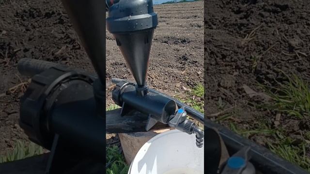 Установили гидроциклон в системе полива, тестируем