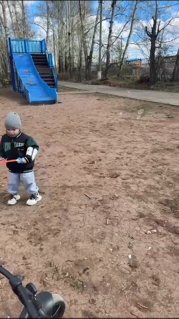 Стёпа надуёт мыльные шары 🎈