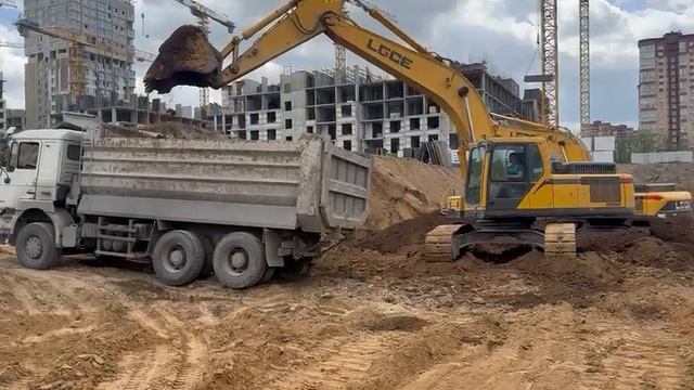 Глина, суглинок, грунт с доставкой и погрузкой