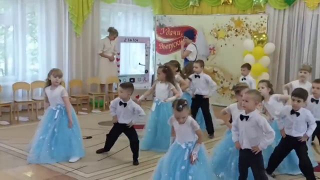 Звëздный #флэшмоб ! Танцуй вместе с #Дана и #Фиксики чтобы спасти Выпускной! ♀️