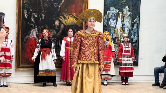 День художника. Дефиле костюмов русских губерний
