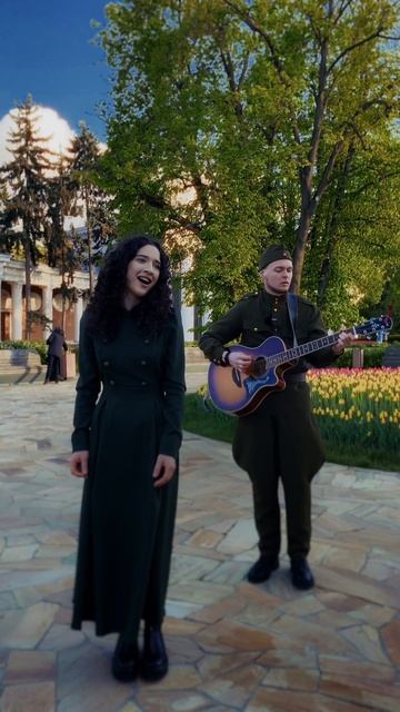 Пишите в комментариях, у кого в детстве эта песня была любимой среди военных песен✨