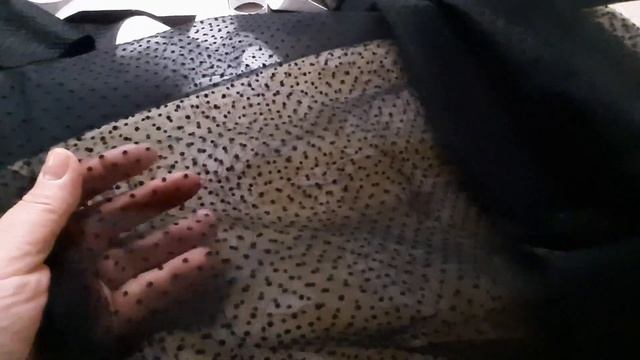 Мне срочно нужно черное платье с белым воротником