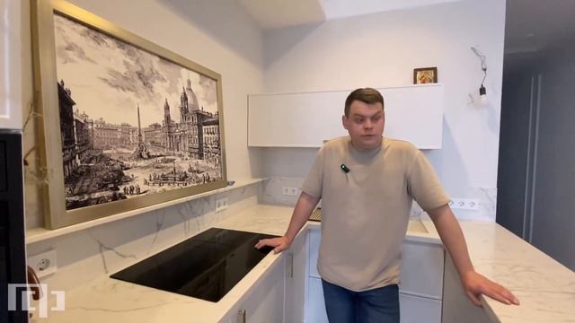 Обзор современной кухни с фасадами в эмали и матовым л