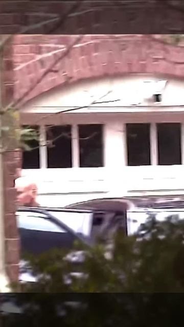 Секретная служба Соединенных Штатов лично сопровождает экс-директор ФБР Джеймс Коми в подвалы