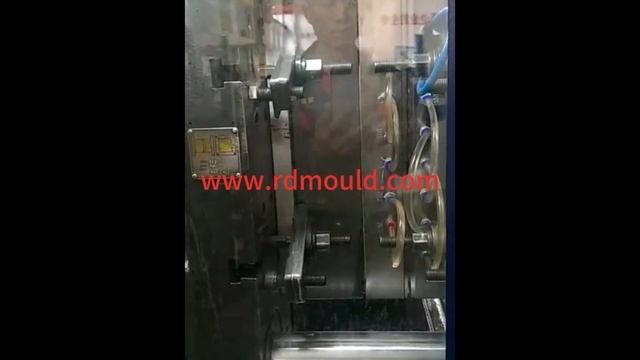 coat hanger mould testing video;видио о тестировании формы для вешал