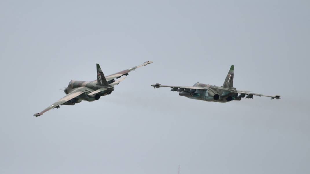 Су-25 нанесли удар по спрятавшейся в лесу пехоте ВСУ. Лучшее видео из зоны СВО