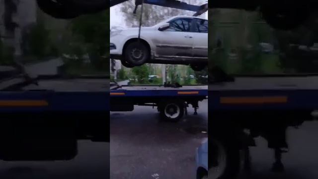 Битвы за парковку

Быдло, как оно есть: сначала борзеет на сотрудников ДПС, а потом жалобно просит о