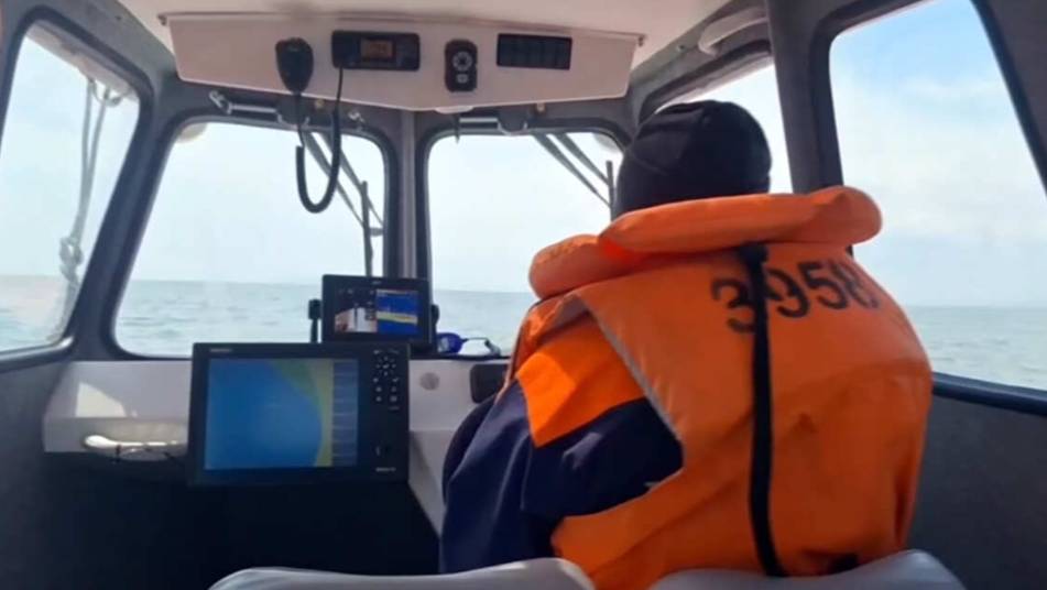 Очевидцы нашли тело женщины, пропавшей во время плавания на сапборде в Приморье