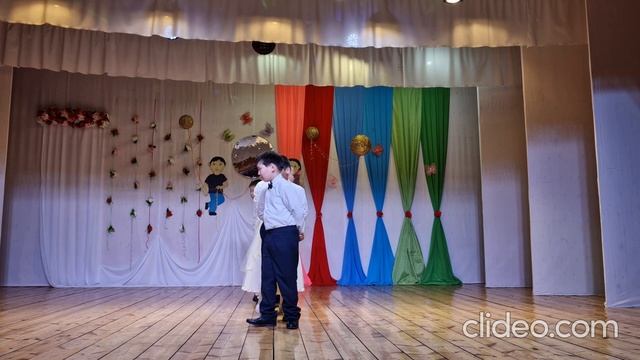 Алын сүһүөх кылаас выпускниктара