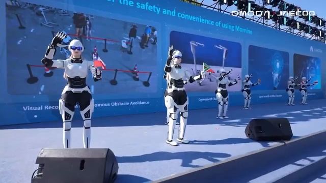 Робот-продавец автомобилей, оснащенный искусственным интеллектом.