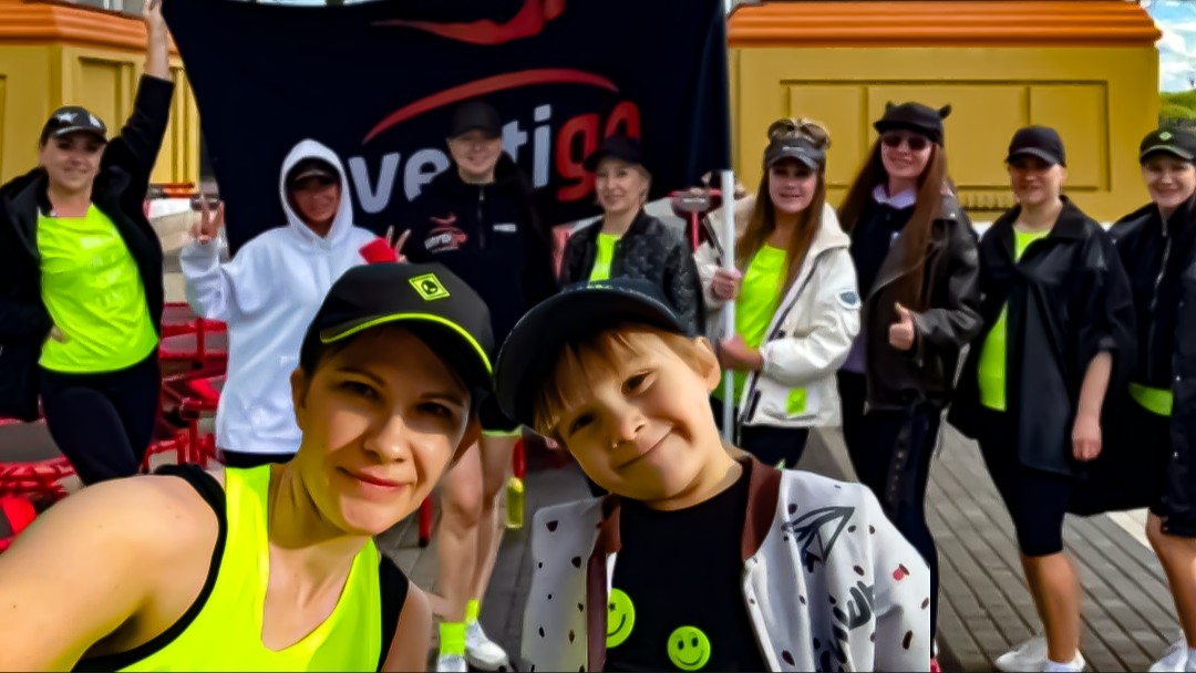 Набережная Прыгаем сегодня на улице после дождя Прогулка Мороженое VLOG