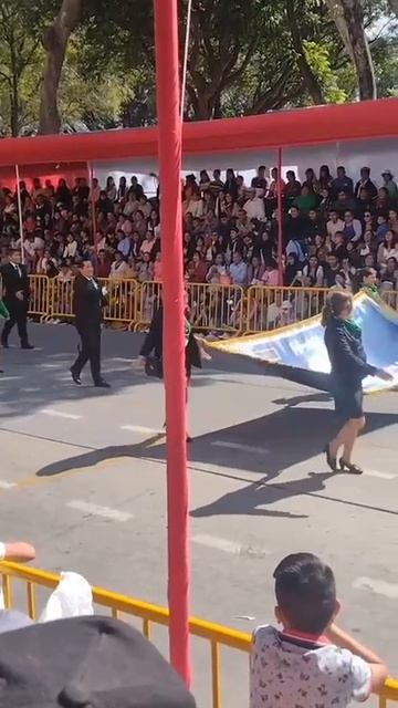 На параде в каблуках