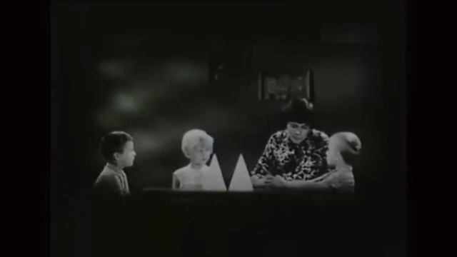 Эксперимент про влияние окружения на наше мнение.