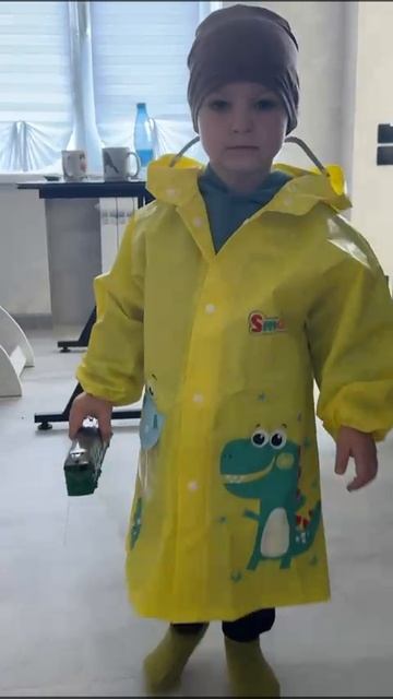 У Стёпы новый модный дождевик 👍