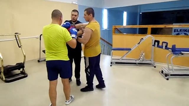Тренируем высокий удар коленом