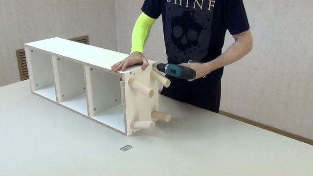 8318 Стеллаж с дверью