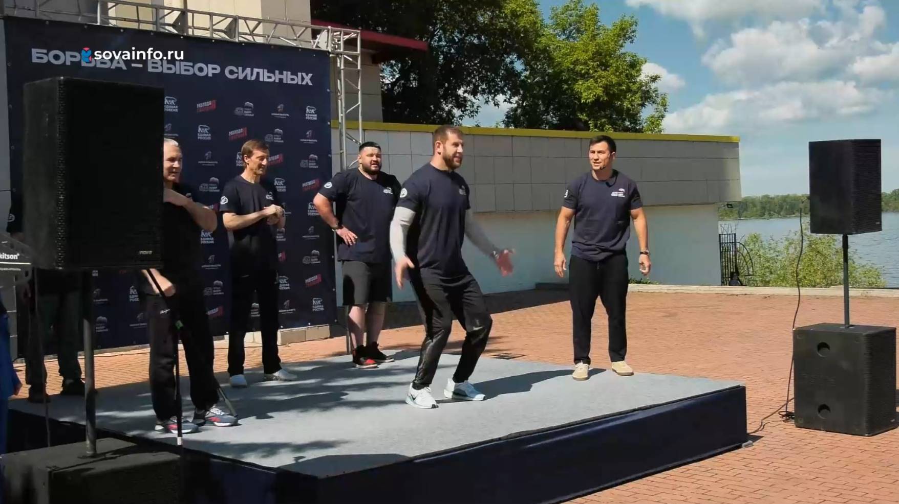 Зарядка с легендой. Двукратный олимпийский чемпион по греко-римской борьбе Роман Власов в Самаре