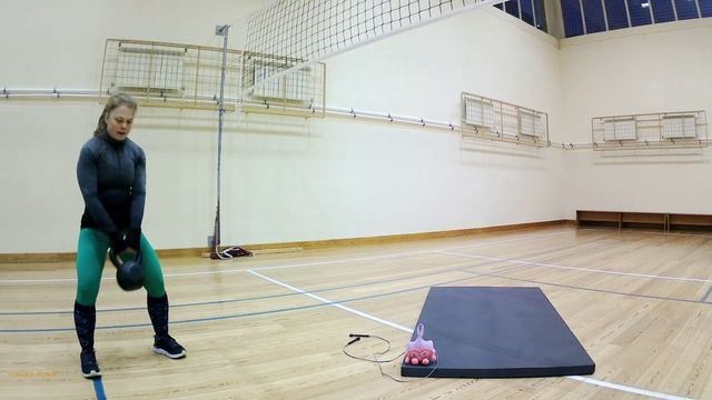Простая тренировка с гирей и скакалкой - плечи и хвост?