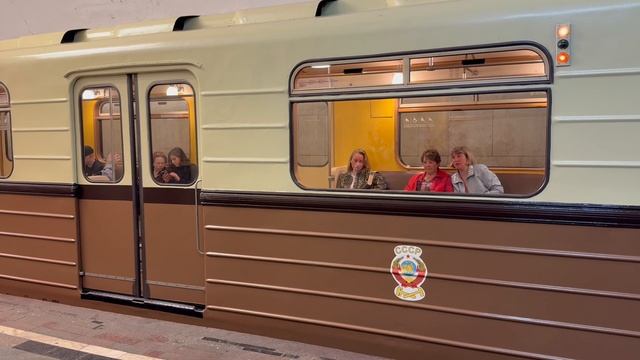 Парад метро 2025.
Ретро-поезд «Сокольники», отправление