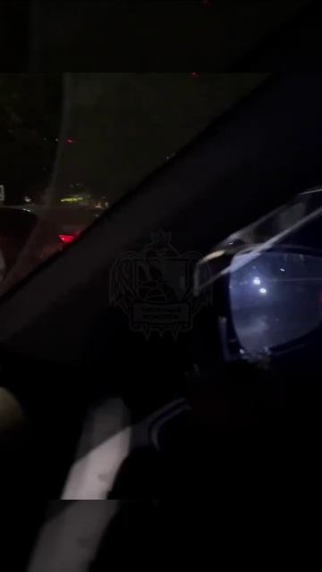 ПРОВАЛИЛСЯ В АСФАЛЬТ: на Московском проспекте автомобиль провалился в яму на дороге. 😱