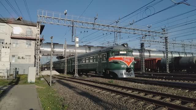 Ретро-поезд ЭР2К-980 «Лахта» на станции Мга