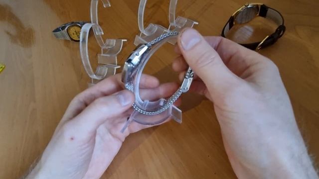 Подставки для часов