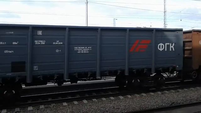 Электровоз ВЛ10К-853 с грузовым поездом