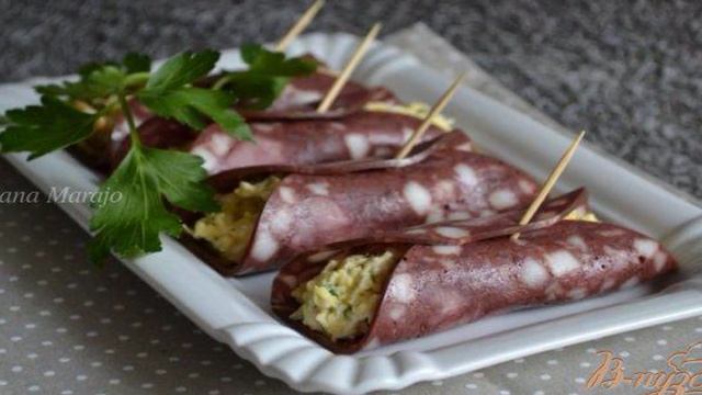Закусочные рулетики из колбасной нарезки