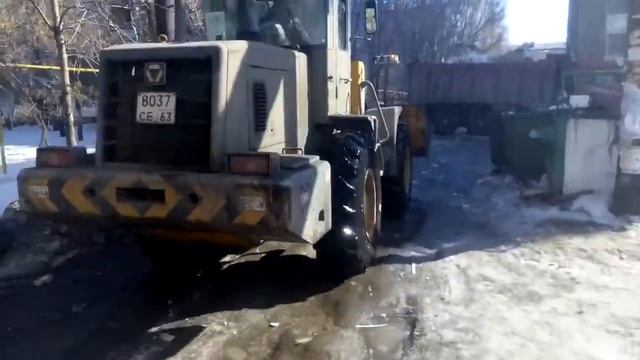 19.03.2019г.Долотный пер.,д.8.Администрация КБШ р-на вывозит снег.