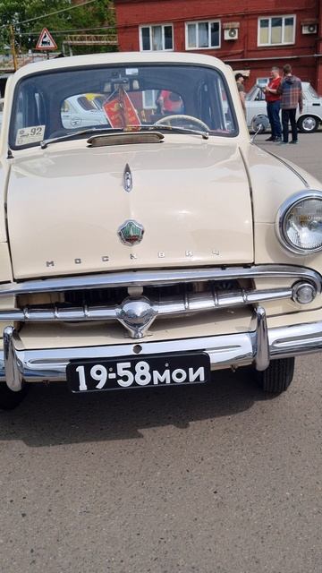 Москвич 407 1958 года в двухцветном варианте кузова на #дим2025