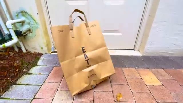 Лайк Настя учится помогать и делать добрые дела для бездомных