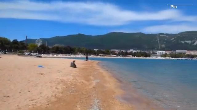 Геленджик пляж Дельфин сегодня 19 мая 2025. Обстановка на курорте, море и погода сейчас