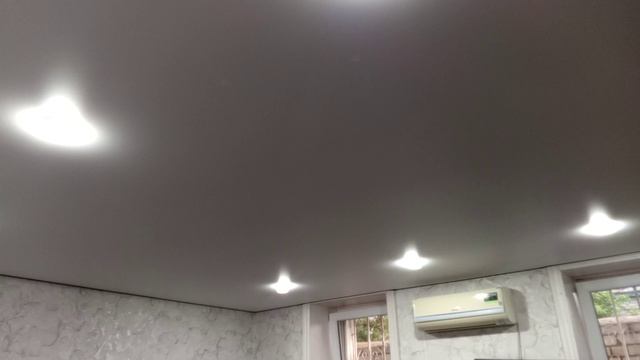 89023862167 Черная вставка, обычный натяжной потолок.