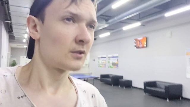 зал с утра. басик, сауна, турник, штанга, пробежка, меди?