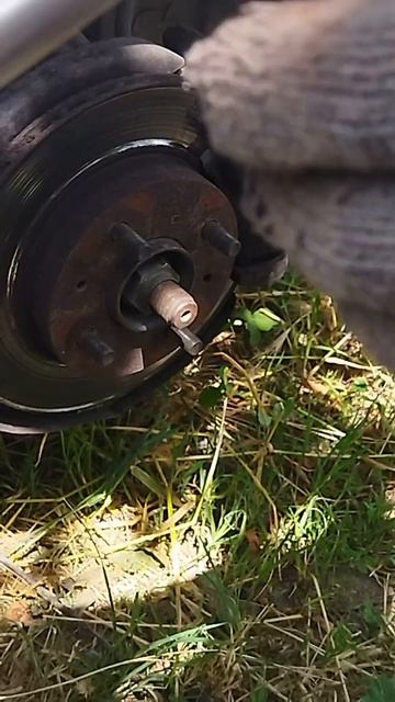 Как открутить гайку ступицы? Стопор диска. #automobile