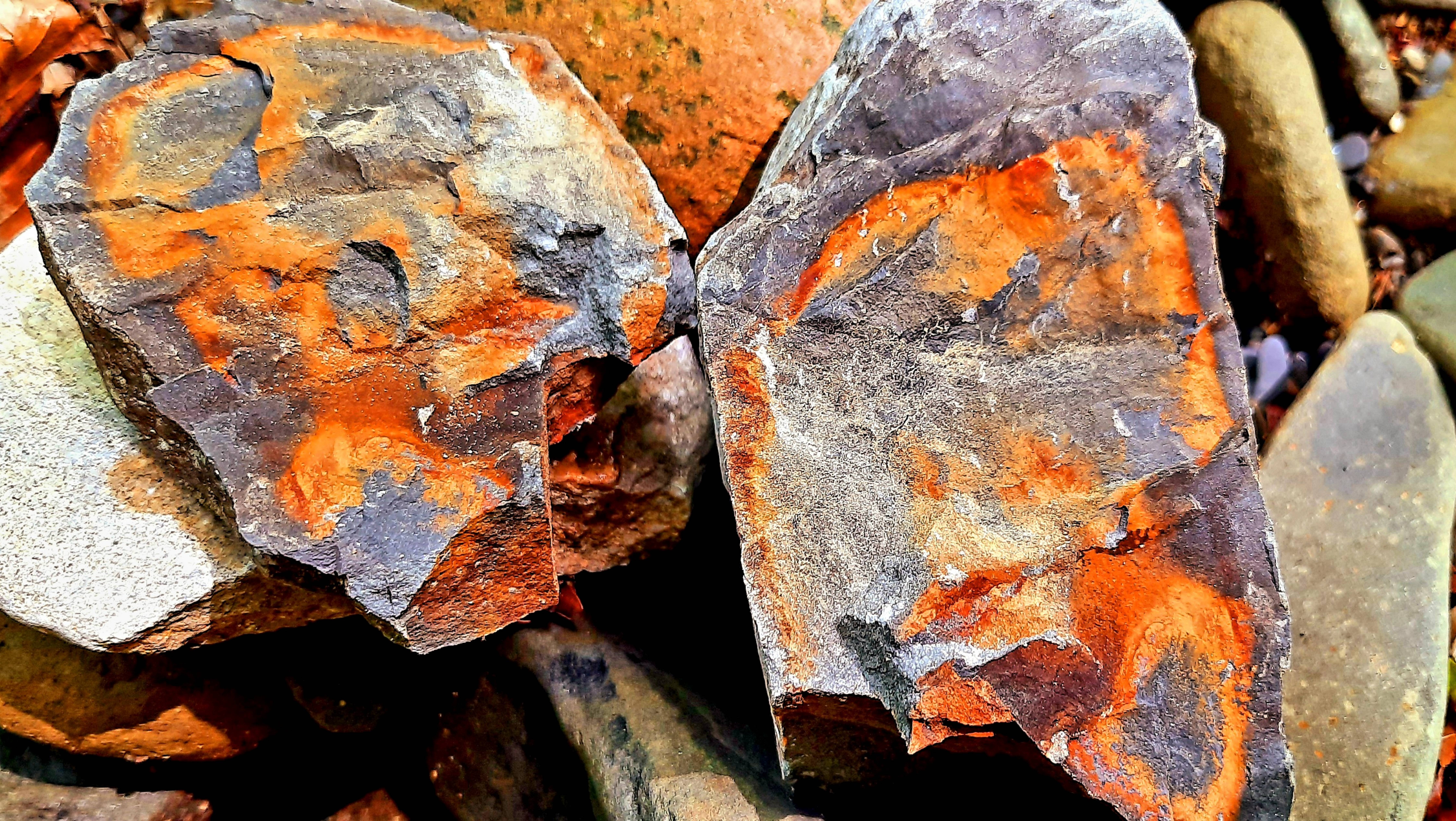 Полудрагоценные камни.