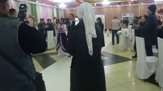 Эки жаш бактылуу болсун жар жар