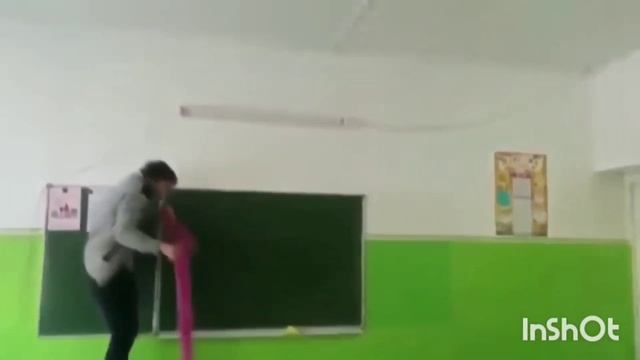 2 МИНУТЫ ПРИКОЛОВ ПРО ШКОЛУ!!!Школьник викинул стул в о?