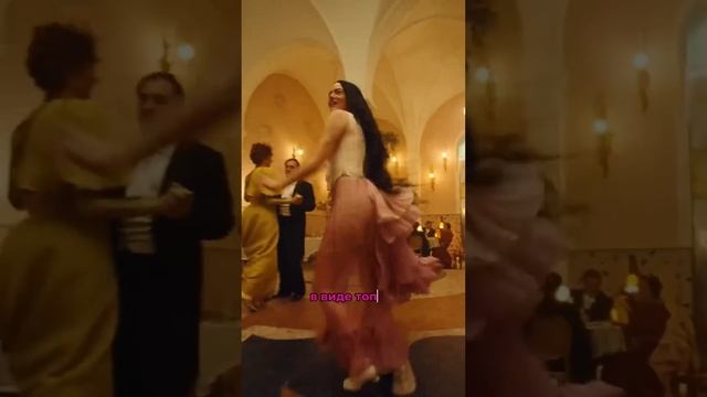 Бедные и несчастные. Анализ костюмов))